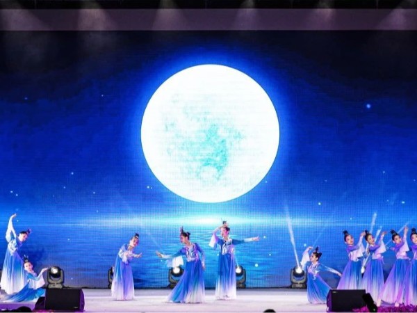 2023萬豐中秋晚會絢麗呈現，燈光設備租賃服務是哪家？2