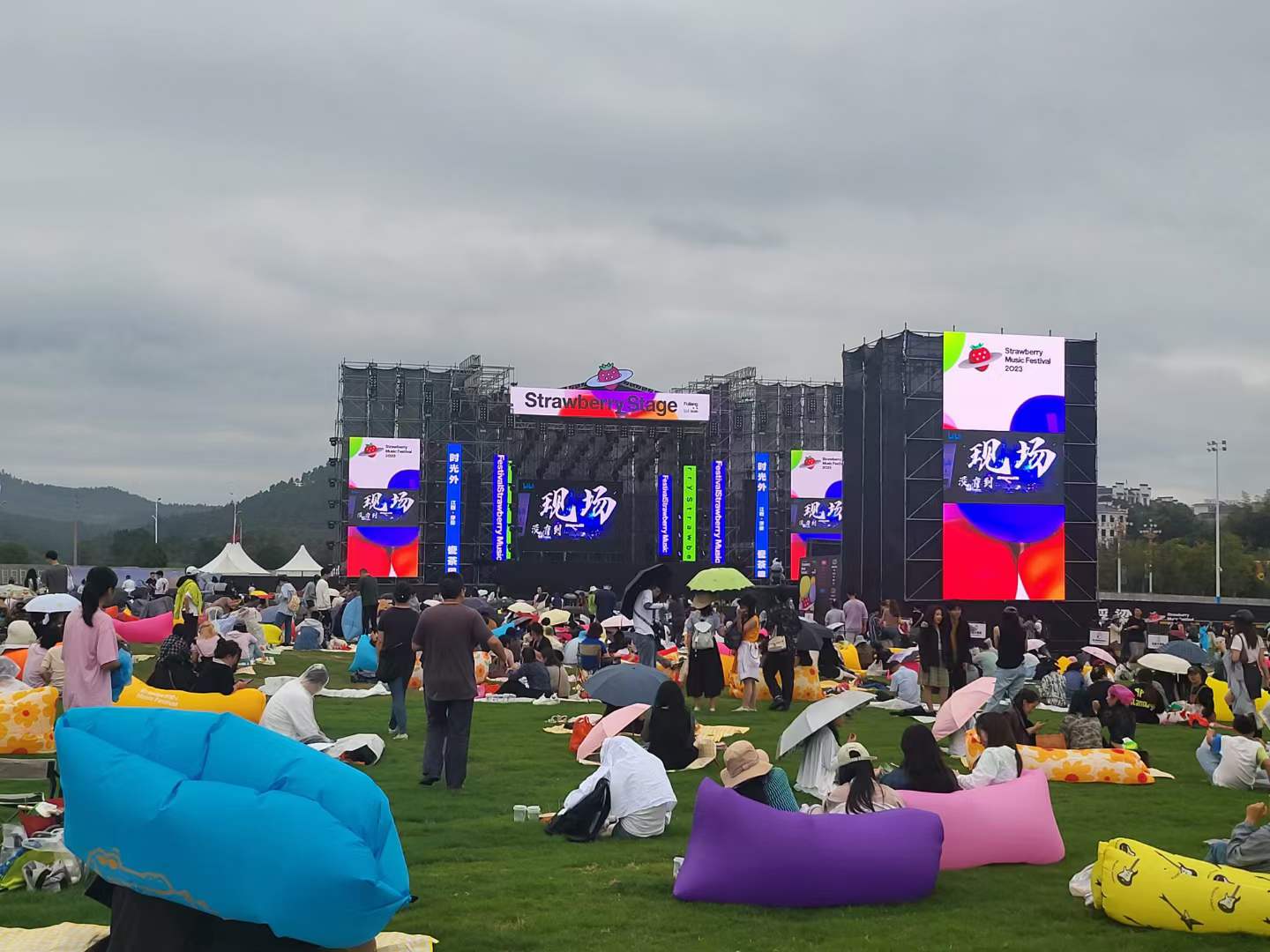 為什么他家的演出舞臺燈光租賃設備受歡迎呢？