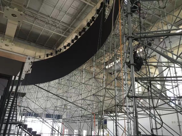 鑫禾舞美分享幾個(gè)挑選合適價(jià)位LED租賃屏的小技巧