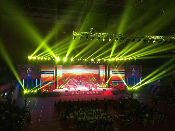 選擇舞臺燈光租賃服務既要好又要劃算看這里