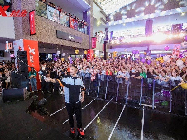 特步與杉井奧特萊斯戰(zhàn)略合作發(fā)布會(huì)舞臺(tái)搭建