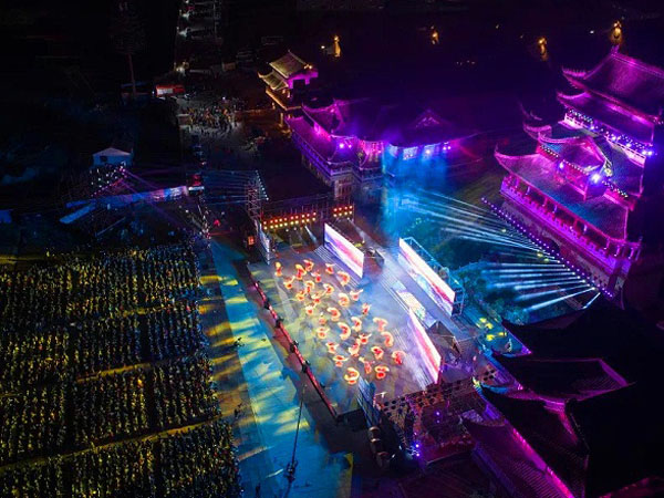 LED屏幕租賃中舞臺(tái)事故頻發(fā),我們?cè)撊绾晤A(yù)防?